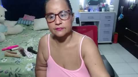 Snapshot of pervert_mommy_x chatting on 02/15/26, 10:58 SAMY online show from 02/15/26, 10:58