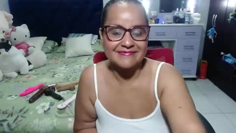 Snapshot of pervert_mommy_x chatting on 02/18/26, 12:01 SAMY online show from 02/18/26, 12:01