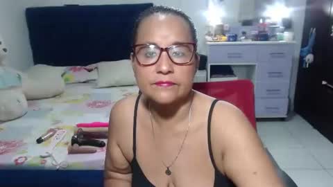 Snapshot of pervert_mommy_x chatting on 04/18/26, 10:19 SAMY online show from 04/18/26, 10:19