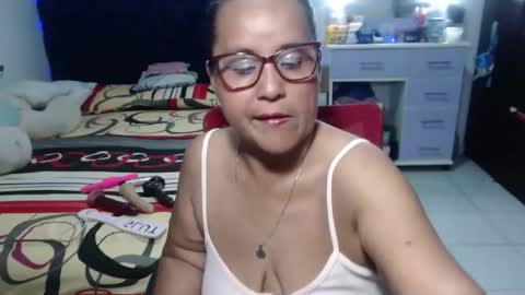 Snapshot of pervert_mommy_x chatting on 04/27/26, 09:29 SAMY online show from 04/27/26, 09:29