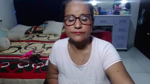 Snapshot of pervert_mommy_x chatting on 05/04/26, 10:33 SAMY online show from 05/04/26, 10:33