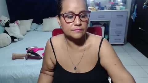 Snapshot of pervert_mommy_x chatting on 05/15/26, 10:33 SAMY online show from 05/15/26, 10:33