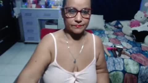 Snapshot of pervert_mommy_x chatting on 06/01/26, 09:33 SAMY online show from 06/01/26, 09:33