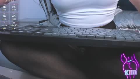 Snapshot of pervert_pantyhose chatting on 01/03/25, 01:14 Kimberly online show from 01/03/25, 01:14