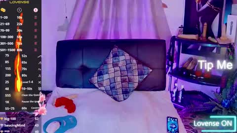 Snapshot of pervertmom_ chatting on 11/12/25, 12:33 ESMERALDA online show from 11/12/25, 12:33