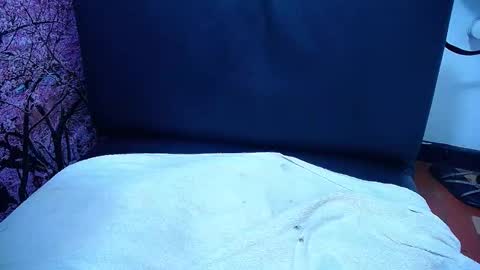 Snapshot of pervertt_linda chatting on 11/28/25, 04:42 Linda online show from 11/28/25, 04:42