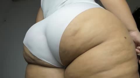 Snapshot of pervertt_mommy chatting on 12/18/25, 04:46 Alexandra online show from 12/18/25, 04:46