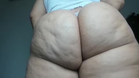 Snapshot of pervertt_mommy chatting on 01/07/26, 09:01 Alexandra online show from 01/07/26, 09:01