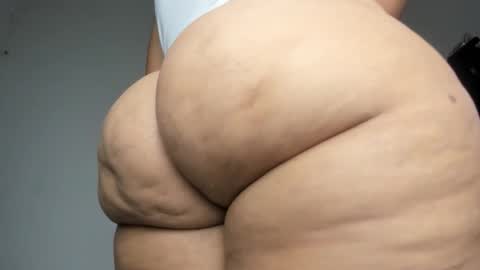 Snapshot of pervertt_mommy chatting on 01/18/26, 09:24 Alexandra online show from 01/18/26, 09:24