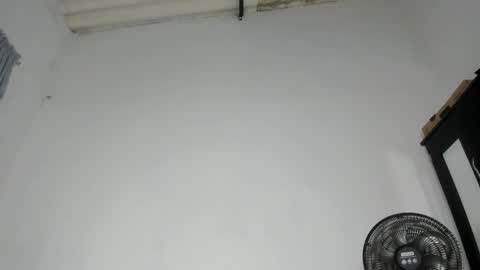 Snapshot of pervertt_mommy chatting on 02/04/26, 08:53 Alexandra online show from 02/04/26, 08:53