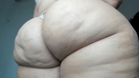 Snapshot of pervertt_mommy chatting on 02/08/26, 04:32 Alexandra online show from 02/08/26, 04:32