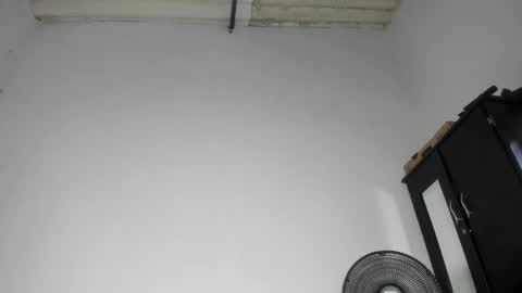 Snapshot of pervertt_mommy chatting on 02/14/26, 09:11 Alexandra online show from 02/14/26, 09:11