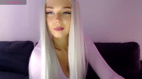 Snapshot of pervyblonde chatting on 12/17/24, 11:28 Isabella online show from 12/17/24, 11:28