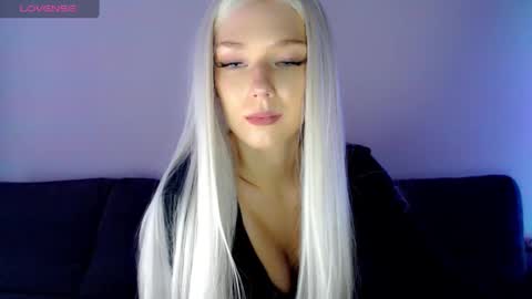 Snapshot of pervyblonde chatting on 01/21/25, 04:05 Isabella online show from 01/21/25, 04:05