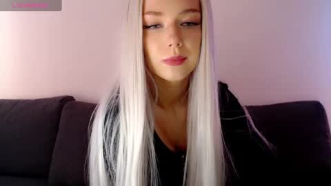 Snapshot of pervyblonde chatting on 02/13/25, 11:28 Isabella online show from 02/13/25, 11:28