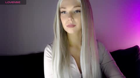 Snapshot of pervyblonde chatting on 11/03/25, 10:16 Isabella online show from 11/03/25, 10:16
