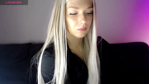 Snapshot of pervyblonde chatting on 11/10/25, 11:31 Isabella online show from 11/10/25, 11:31