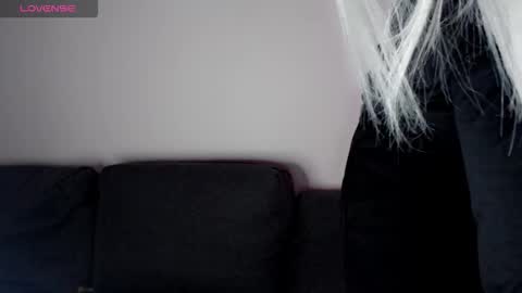 Snapshot of pervyblonde chatting on 11/11/25, 12:38 Isabella online show from 11/11/25, 12:38