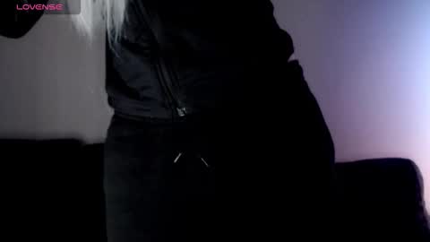 Snapshot of pervyblonde chatting on 11/14/25, 10:58 Isabella online show from 11/14/25, 10:58