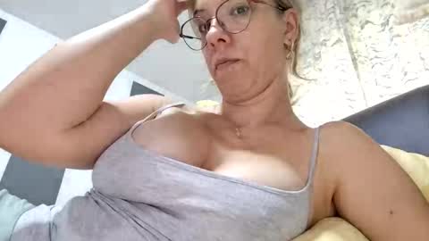 Lisa -  online show from 10/07/25, 09:50