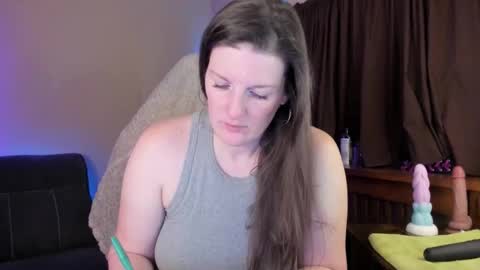 Snapshot of pessimistically_optimistic chatting on 12/03/25, 12:03 Kelly online show from 12/03/25, 12:03