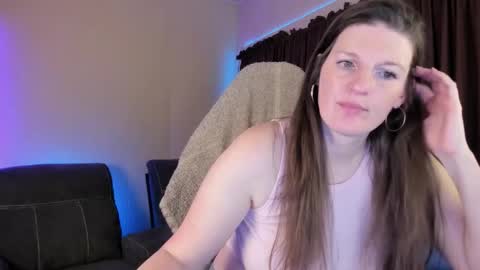 Snapshot of pessimistically_optimistic chatting on 12/04/25, 12:03 Kelly online show from 12/04/25, 12:03