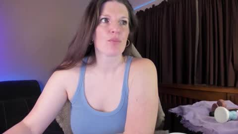 Snapshot of pessimistically_optimistic chatting on 12/05/25, 12:03 Kelly online show from 12/05/25, 12:03