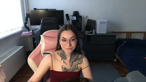 petal_dust_ online show from 03/30/26, 02:18