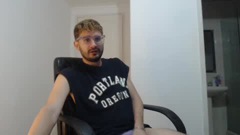 Snapshot of peter_x_annaud chatting on 01/08/25, 11:32 FELIPE online show from 01/08/25, 11:32