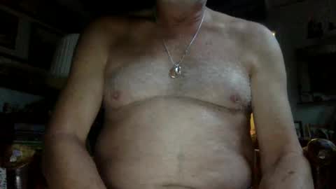 Snapshot of peterbartxxx chatting on 09/10/25, 11:32 peterbartxxx online show from 09/10/25, 11:32