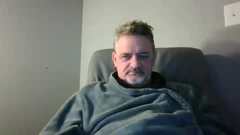 Snapshot of petermelotte8 chatting on 02/19/25, 02:55 petermelotte8 online show from 02/19/25, 02:55