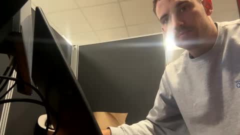 Snapshot of peterskinny24 chatting on 02/18/25, 07:52 ttps VF8L9ABFMref wl share online show from 02/18/25, 07:52