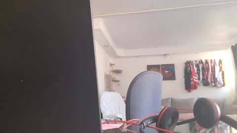 Snapshot of peterskinny24 chatting on 10/28/25, 05:48 ttps VF8L9ABFMref wl share online show from 10/28/25, 05:48