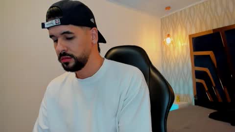 Snapshot of petesevans_1 chatting on 11/30/25, 01:59 PETES EVANS new account online show from 11/30/25, 01:59