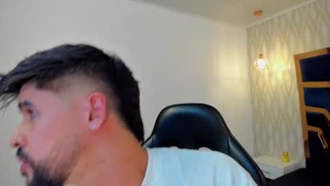 Snapshot of petesevans_1 chatting on 12/18/25, 11:22 PETES EVANS new account online show from 12/18/25, 11:22