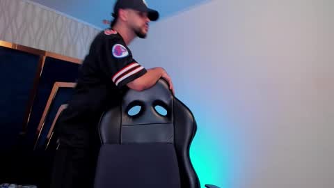 Snapshot of petesevans_1 chatting on 12/22/25, 11:35 PETES EVANS new account online show from 12/22/25, 11:35