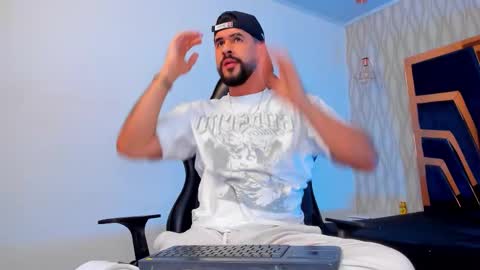 Snapshot of petesevans_1 chatting on 02/02/26, 11:25 PETES EVANS new account online show from 02/02/26, 11:25