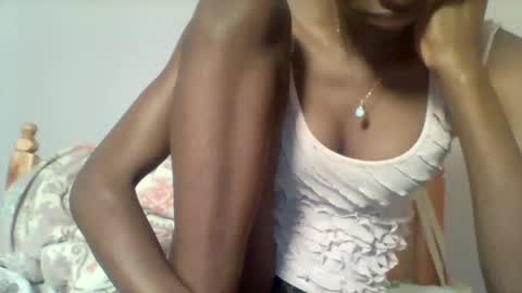 Snapshot of petite_ariana chatting on 02/14/26, 09:28 ariana online show from 02/14/26, 09:28