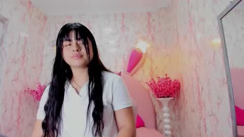 Snapshot of petite_emili chatting on 11/05/25, 12:16 petite_emili online show from 11/05/25, 12:16