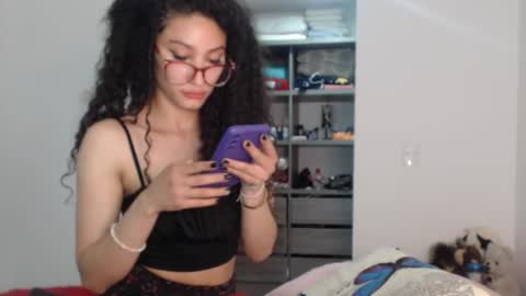 Snapshot of petite_kurly_qt chatting on 09/28/25, 03:45 loli online show from 09/28/25, 03:45