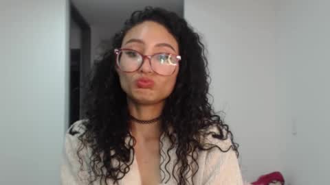 Snapshot of petite_kurly_qt chatting on 10/19/25, 04:57 loli online show from 10/19/25, 04:57