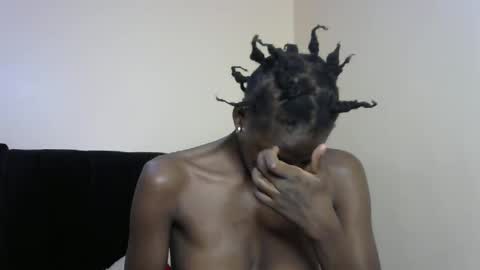 Snapshot of petite_lavi2 chatting on 02/09/25, 02:40 petite_lavi2 online show from 02/09/25, 02:40