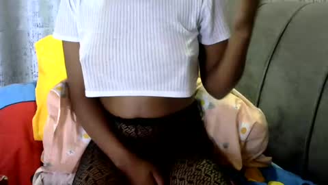 Snapshot of petite_loverr chatting on 02/06/25, 06:29 Petite loverr online show from 02/06/25, 06:29