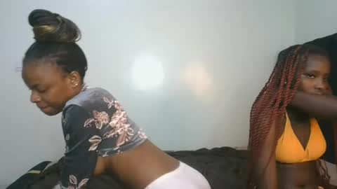Snapshot of petite_luxe1 chatting on 07/28/26, 07:39 Luxe online show from 07/28/26, 07:39