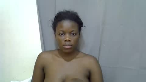 Snapshot of petite_melan chatting on 09/27/25, 11:37 petite_melan online show from 09/27/25, 11:37