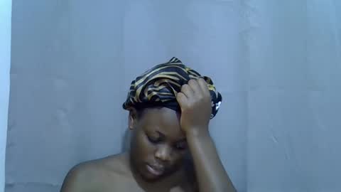 Snapshot of petite_melan chatting on 09/29/25, 02:00 petite_melan online show from 09/29/25, 02:00