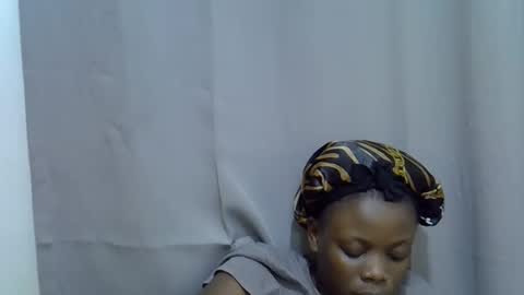 Snapshot of petite_melan chatting on 10/01/25, 07:20 petite_melan online show from 10/01/25, 07:20