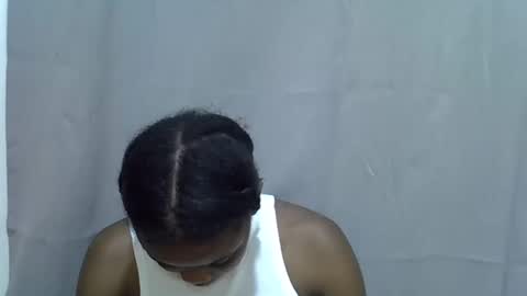 Snapshot of petite_melan chatting on 10/02/25, 07:43 petite_melan online show from 10/02/25, 07:43