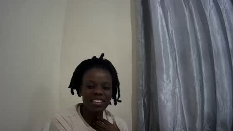 Snapshot of petite_melan chatting on 10/17/25, 04:48 petite_melan online show from 10/17/25, 04:48