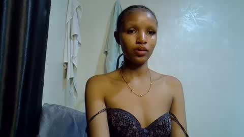 Snapshot of petite_melinda chatting on 06/22/26, 10:18 petite_melinda online show from 06/22/26, 10:18